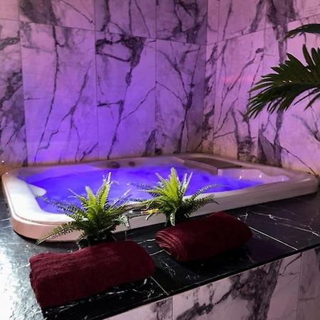 לה ואלט-דו-ואר Marbella Logement Privatif -Jacuzzi-Sauna מראה חיצוני תמונה