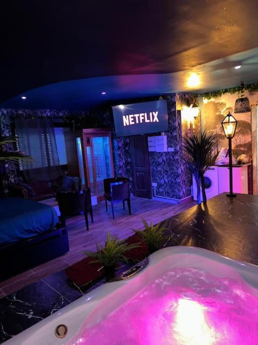 לה ואלט-דו-ואר Marbella Logement Privatif -Jacuzzi-Sauna מראה חיצוני תמונה